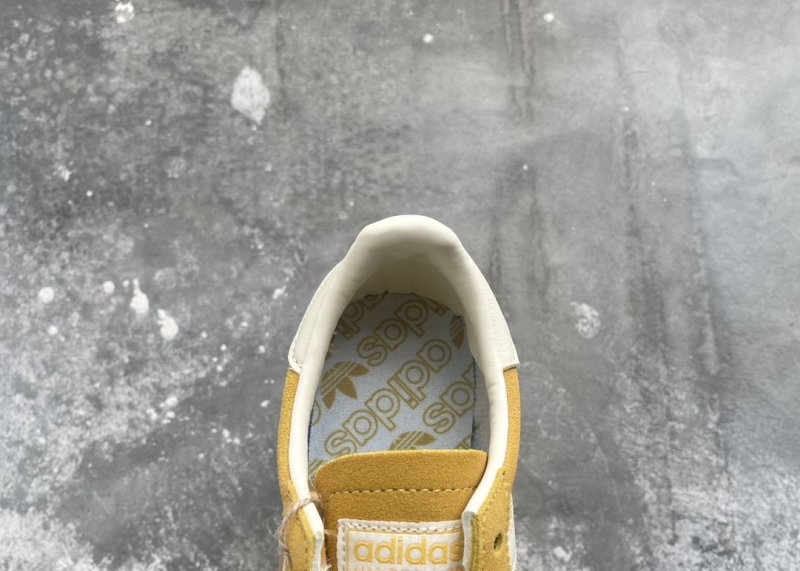 Adidas Sneakers